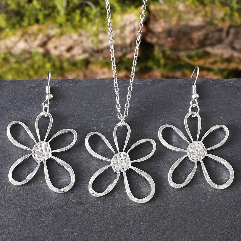 Vintage Fleur - Silver Necklace & Earrings Set