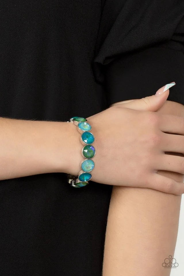 Paparazzi - Radiant on Repeat - Green Bracelet