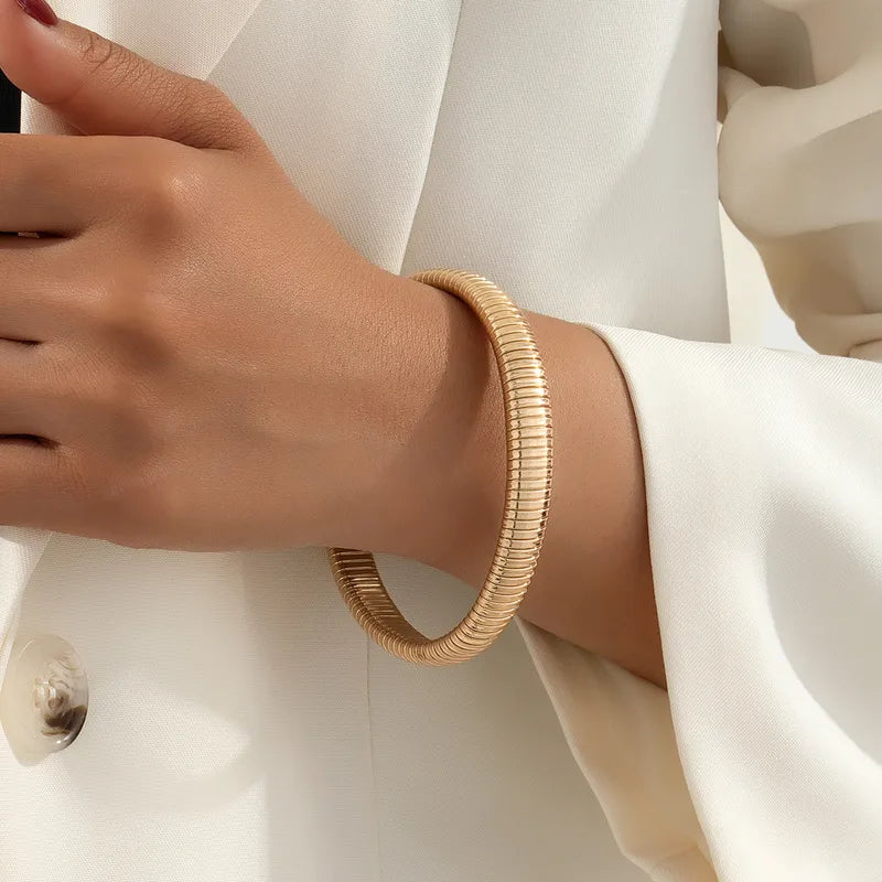 Bold Elegance - Gold Bracelet