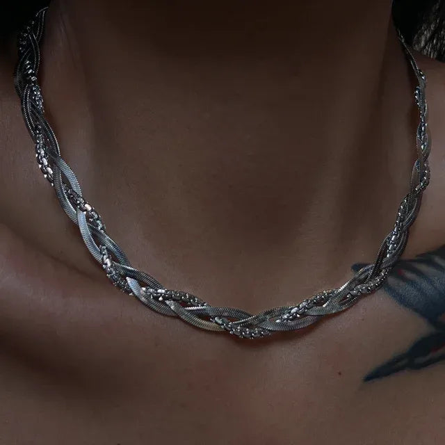 Serpentine Grace - Silver Necklace