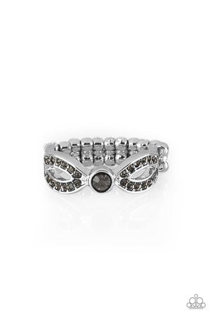 Paparazzi - Extra Side Of Elegance - Silver Ring