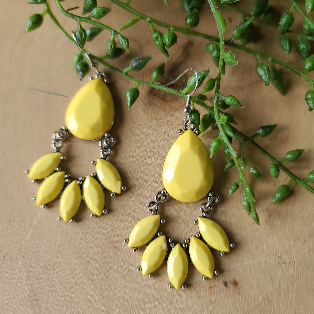 Paparazzi - POWERHOUSE Call - Yellow Earrings