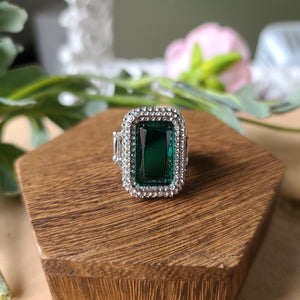 Paparazzi - A Grand STATEMENT-MAKER - Green Ring