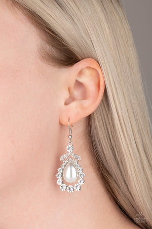 Paparazzi - Award Winning Shimmer - White Earrings