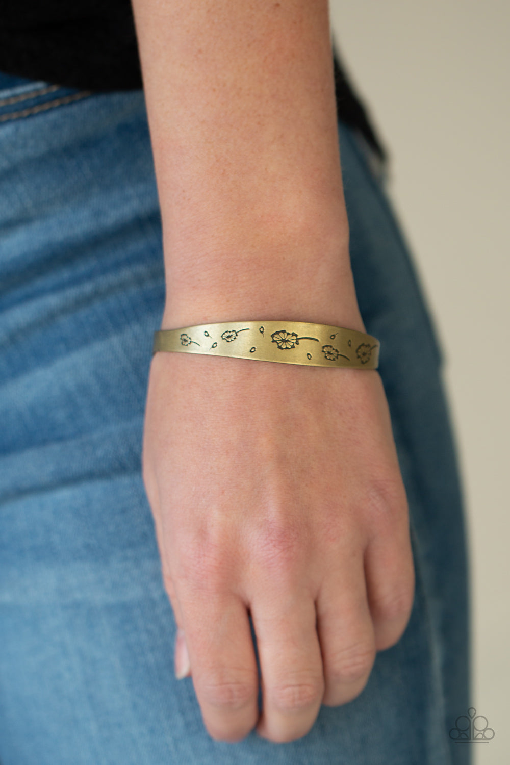 Paparazzi - Dandelion Dreamland - Brass Bracelet