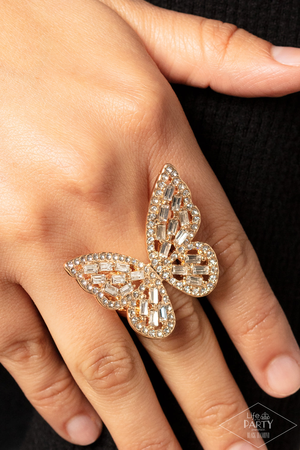 Paparazzi - Flauntable Flutter - Gold Ring