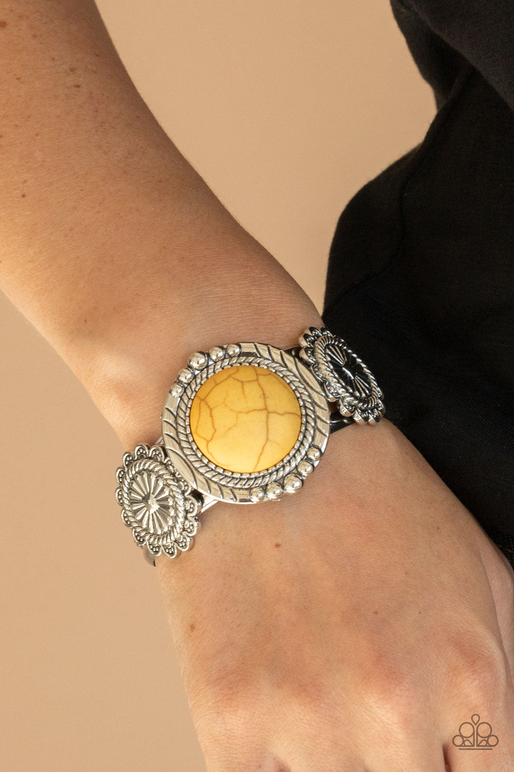 Paparazzi - Mojave Motif - Yellow Bracelet