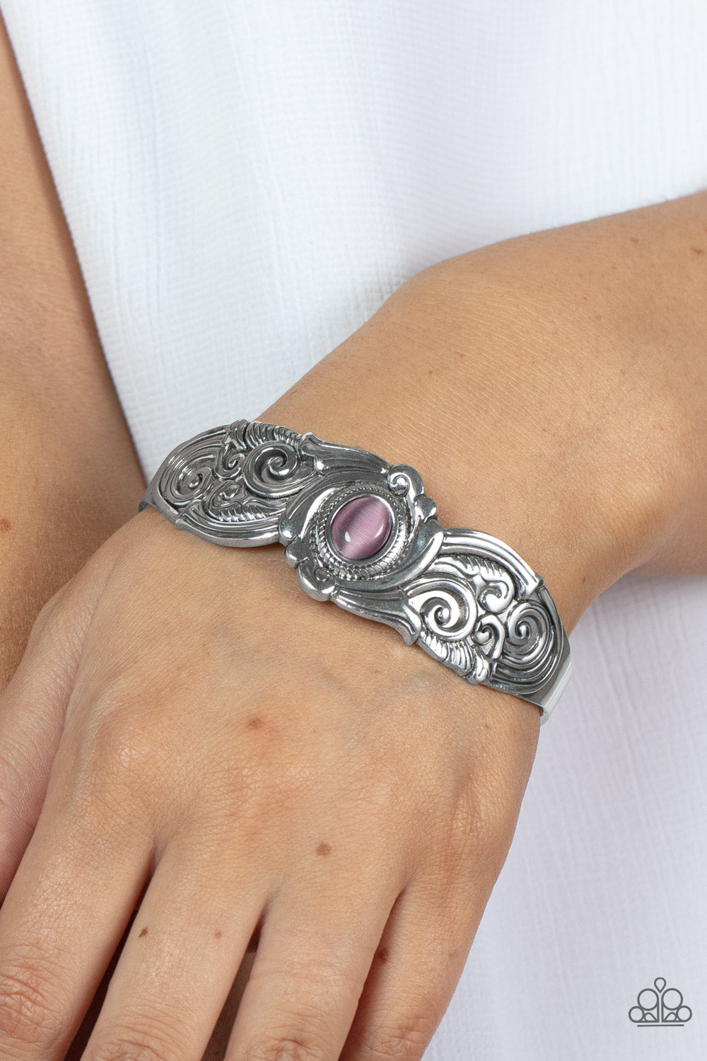 Paparazzi - Glowing Enchantment - Purple Bracelet