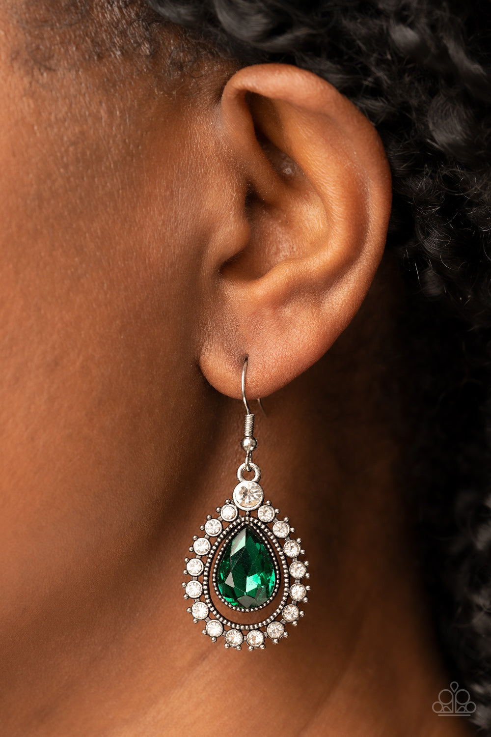Paparazzi - Divinely Duchess - Green Earrings