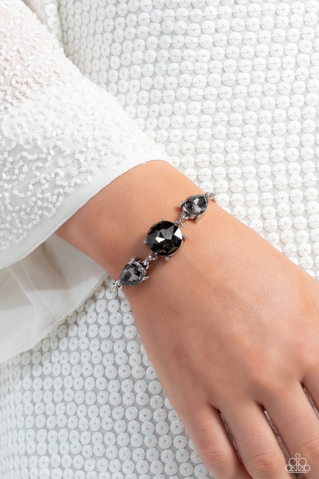 Paparazzi - Twinkling Trio - Silver Bracelet