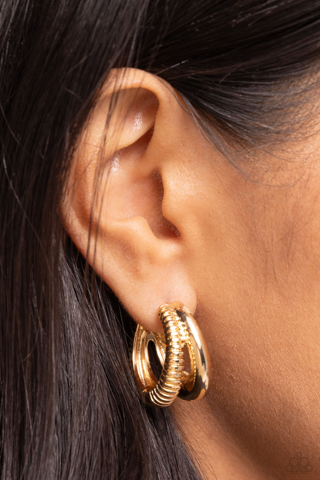 Paparazzi - Textured Tremolo - Gold Earrings